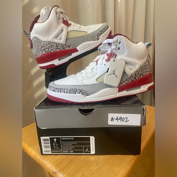 Jordan Spiz’ike Varsity Red 315371-164 m 9 w 10.5